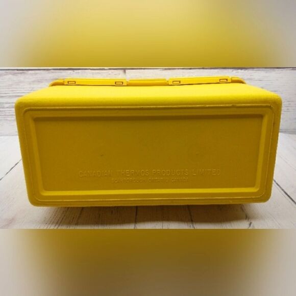 Bugs Bunny & Friends Vintage Lunch Box Warner Brothers Yellow - Picture 11 of 14